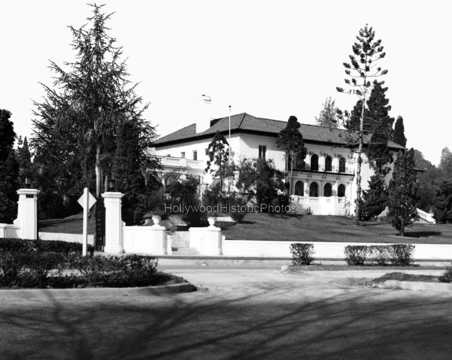 Max Whittier Estate 1947 Located at Sunset Blvd. and Alpine Drive wm.jpg